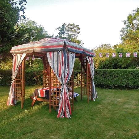 Fosse Farmhouse Holiday Cottages Chippenham  Exterior foto