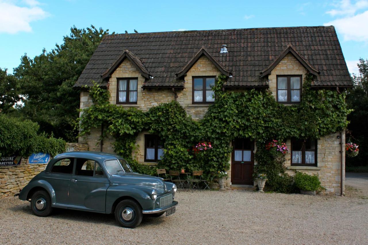 Fosse Farmhouse Holiday Cottages Chippenham  Exterior foto