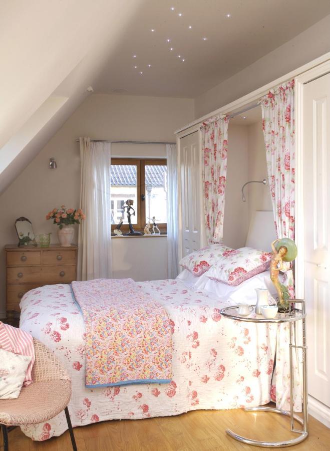 Fosse Farmhouse Holiday Cottages Chippenham  Exterior foto