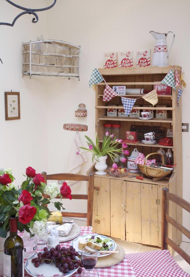 Fosse Farmhouse Holiday Cottages Chippenham  Exterior foto