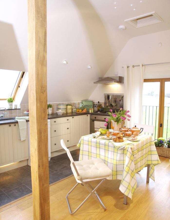 Fosse Farmhouse Holiday Cottages Chippenham  Exterior foto
