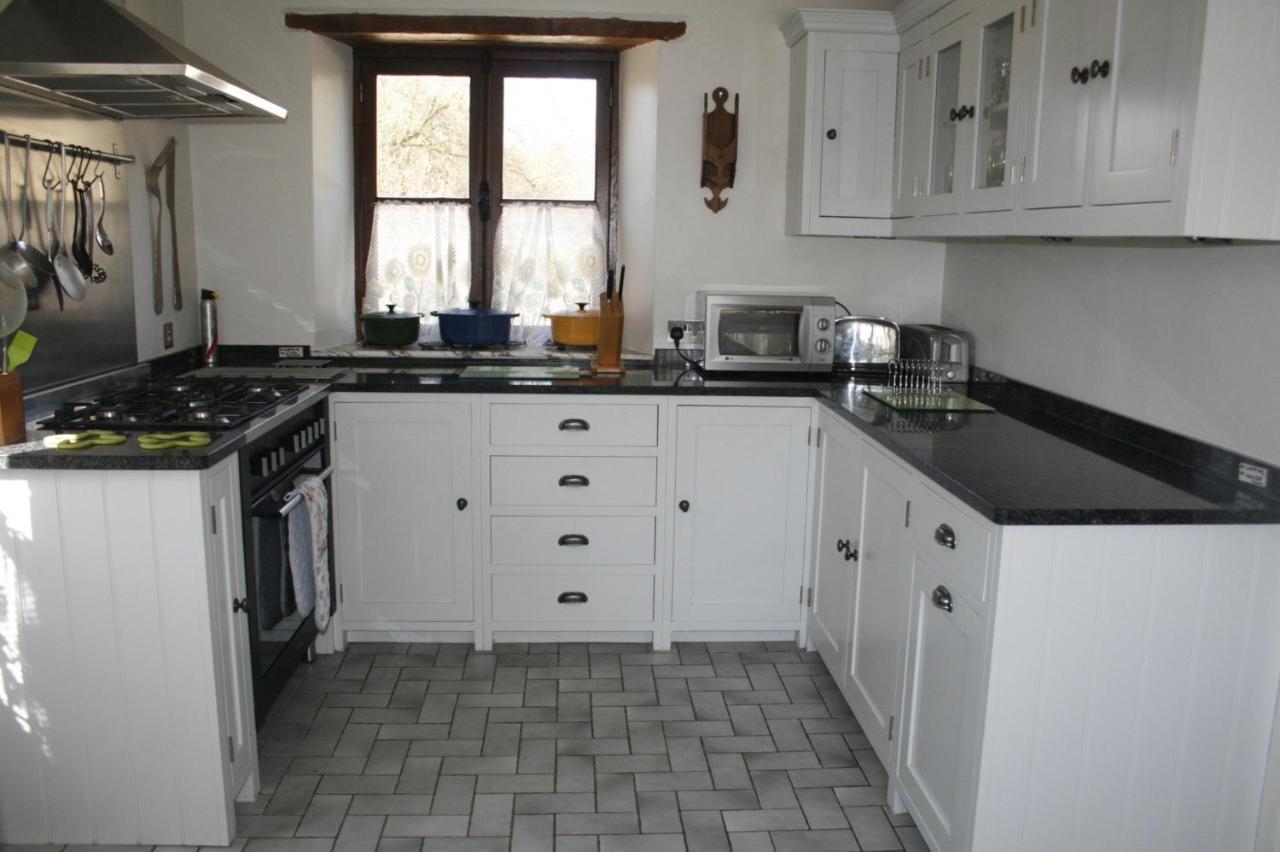 Fosse Farmhouse Holiday Cottages Chippenham  Exterior foto