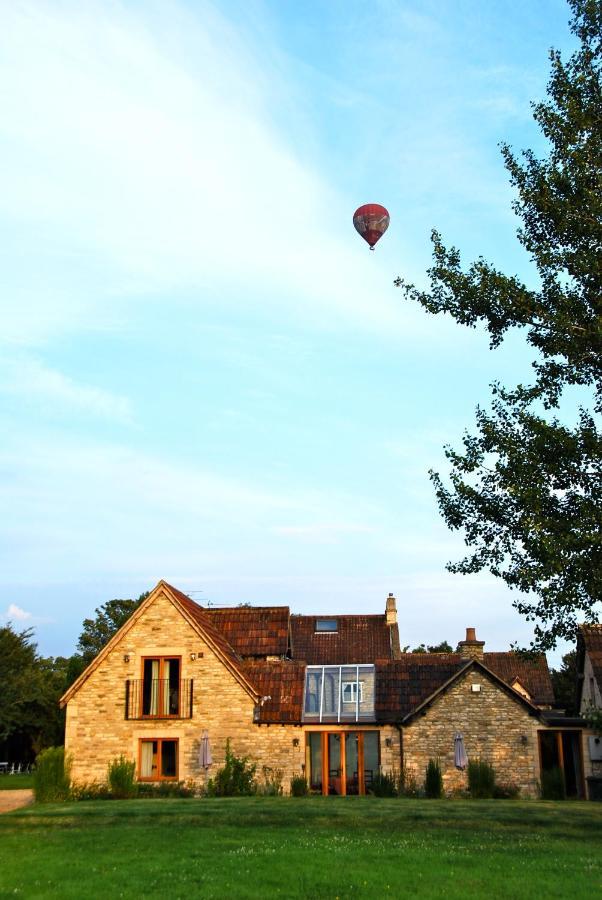 Fosse Farmhouse Holiday Cottages Chippenham  Exterior foto
