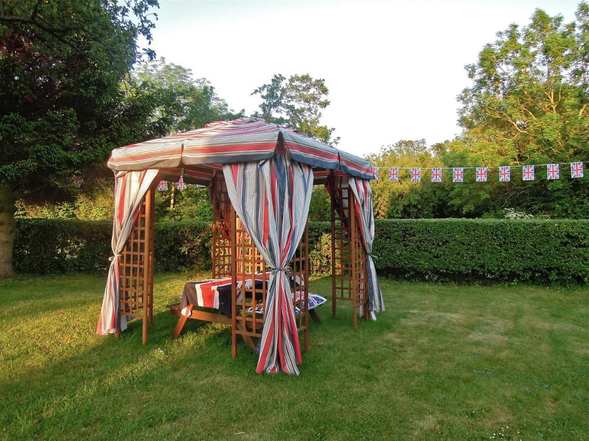 Fosse Farmhouse Holiday Cottages Chippenham  Exterior foto
